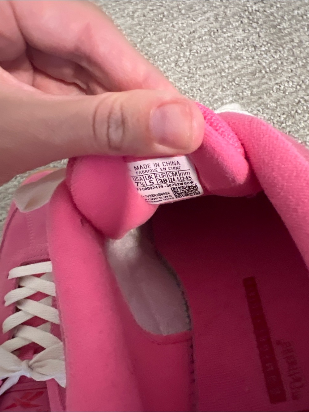 Pink Reeboks - Picture 4 of 4